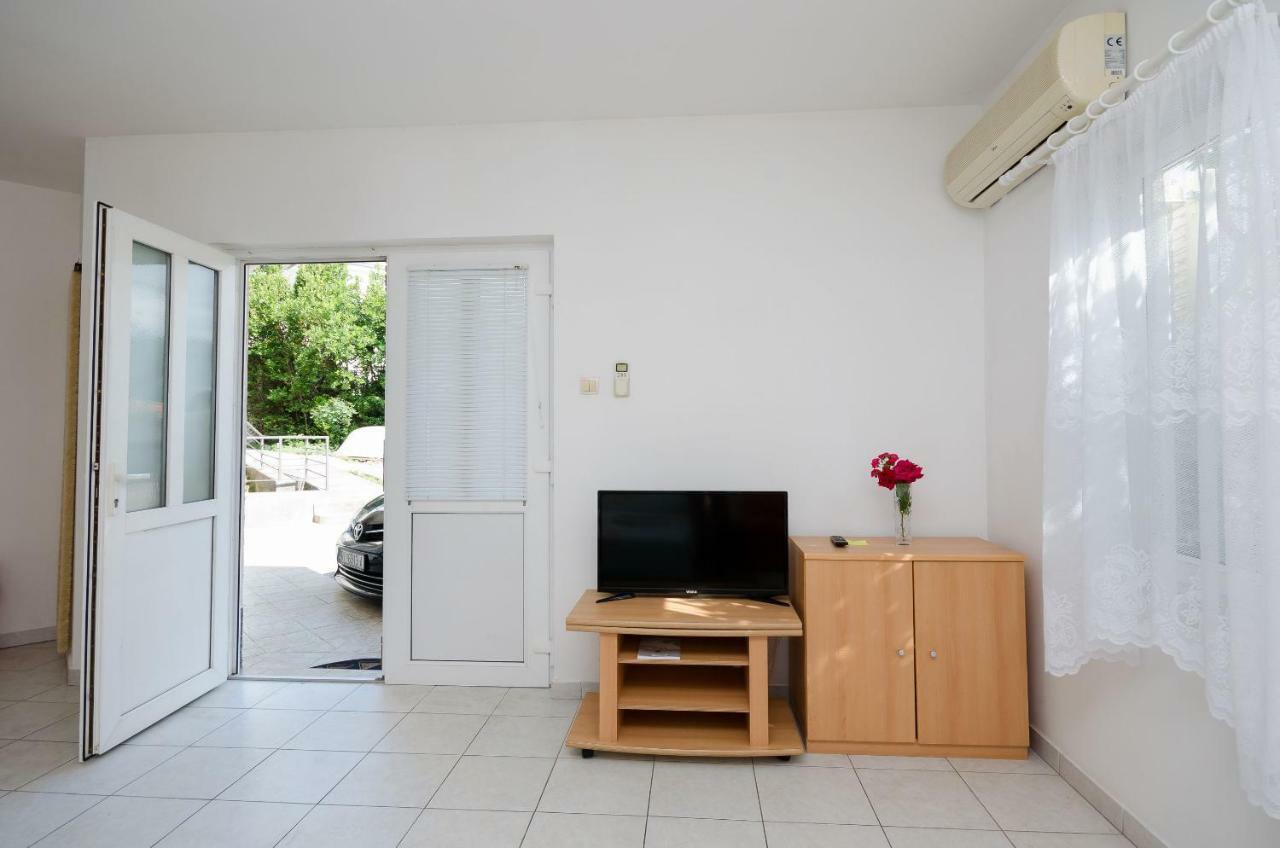 Apartments Branimir Novi Vinodolski Exterior photo